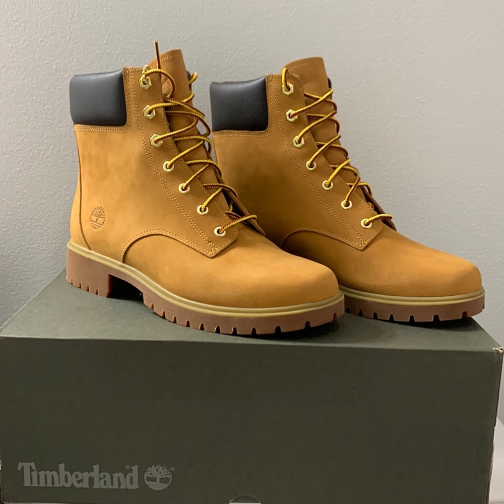 Brand new waterproof Timberland tan boots size 8.5